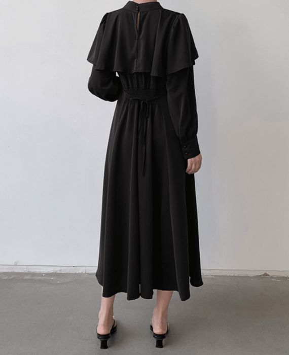 【美品】フランチェスカアマンラベル ラッフルカラーワンピース 黒 美品】フランチェスカアマンラベル ラッフルカラーワンピース 黒