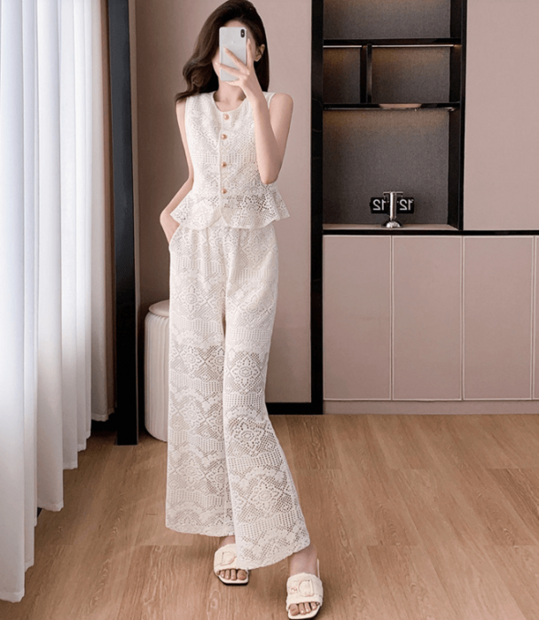 美品 デイライルノアール ペプラムレースセットアップ Delyle NOIR - Delyle NOIR フラワーペプラムセットアップ