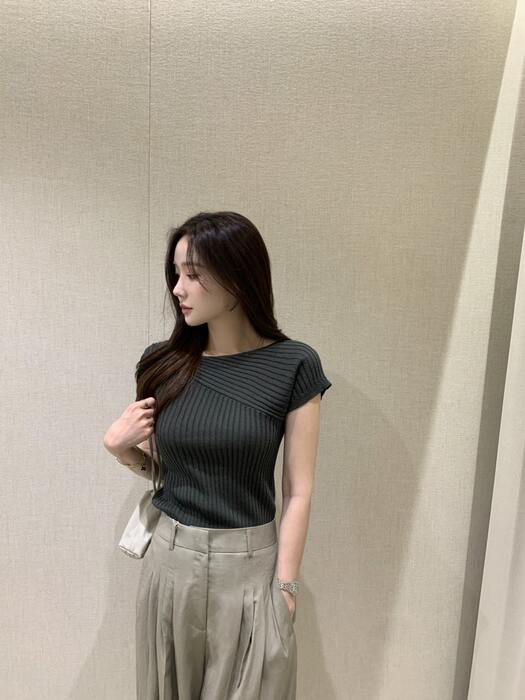 https://d31alb0ww8cl5g.cloudfront.net/carrierwave-test-siruku6/uploads/image/image_url/117587/O1CN01dfopVN22Eom4C7dHU___2210182877089-0-cib-min.jpg