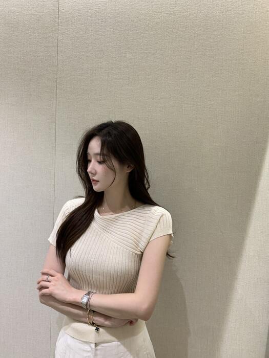 https://d31alb0ww8cl5g.cloudfront.net/carrierwave-test-siruku6/uploads/image/image_url/117600/O1CN01KZD3YF22Eom4cHP8H___2210182877089-0-cib-min.jpg