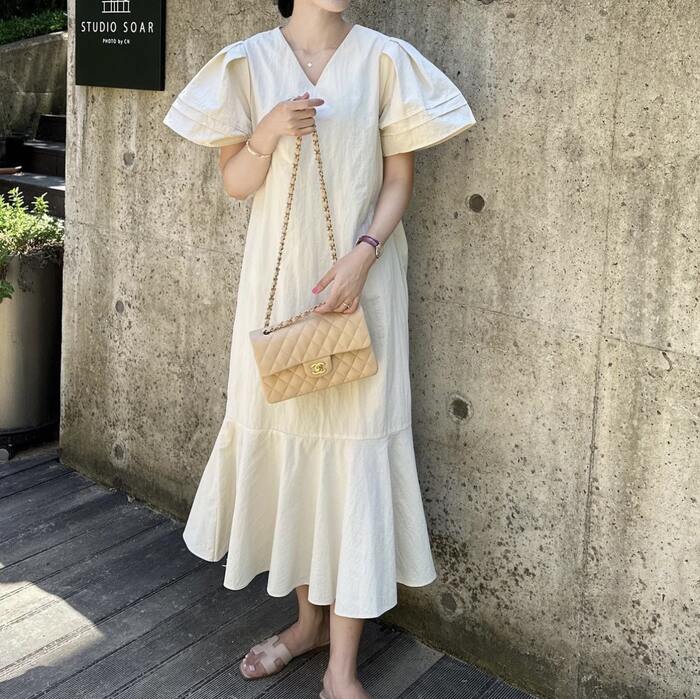 骨格ウェーブボリュームスリーブVネックティアードロングワンピース
