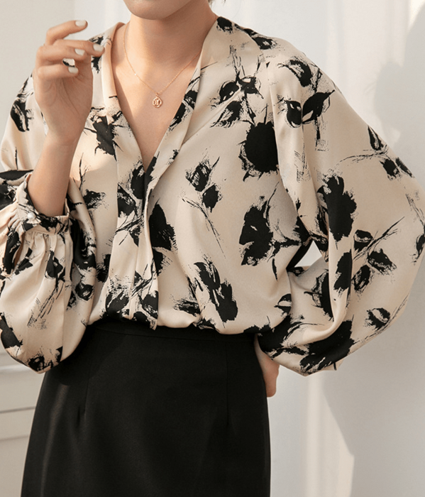 骨格ストレートVネック花柄ブラウストップス ブラウス|骨格ストレート