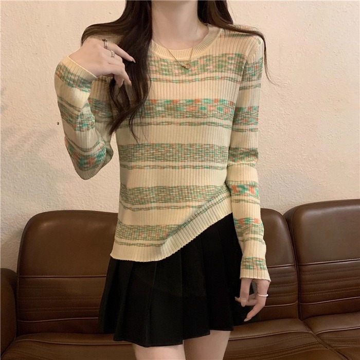 骨格ウェーブストライプ柄リブニットトップス