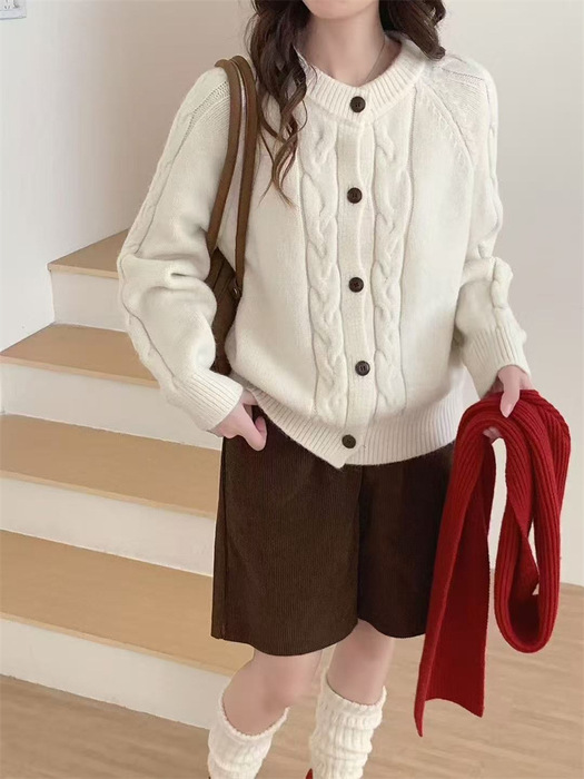 骨格ウェーブラウンドネックケーブルニットカーディガン