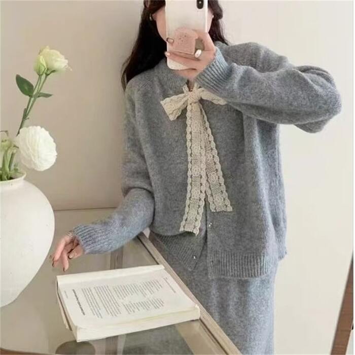 骨格ウェーブフロントリボンニットカーディガン＋Aラインスカート