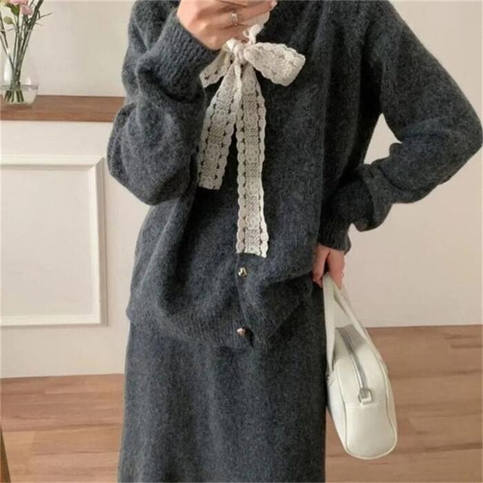 骨格ウェーブフロントリボンニットカーディガン＋Aラインスカート