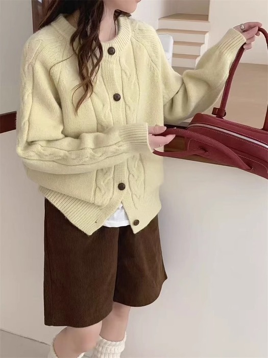 骨格ウェーブラウンドネックケーブルニットカーディガン