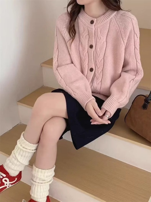 骨格ウェーブラウンドネックケーブルニットカーディガン