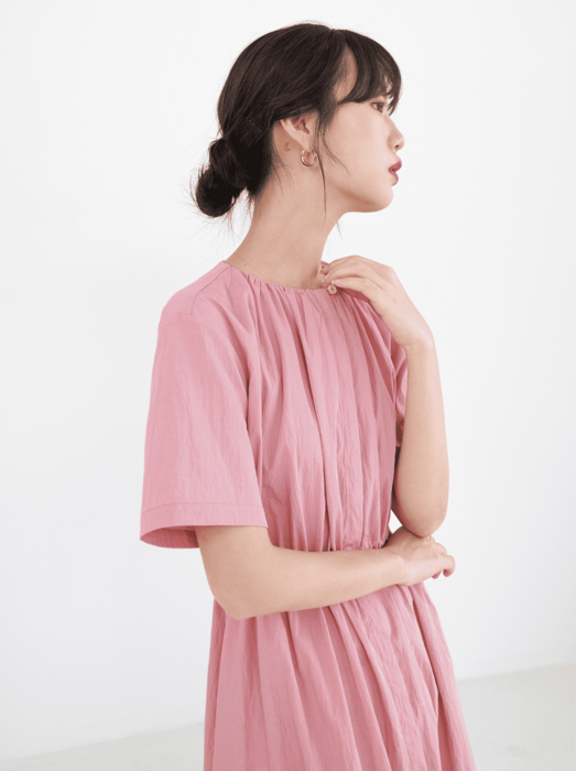 ピンク ロングワンピース 骨格ウェーブギャザーネックロングワンピース（ワンピース