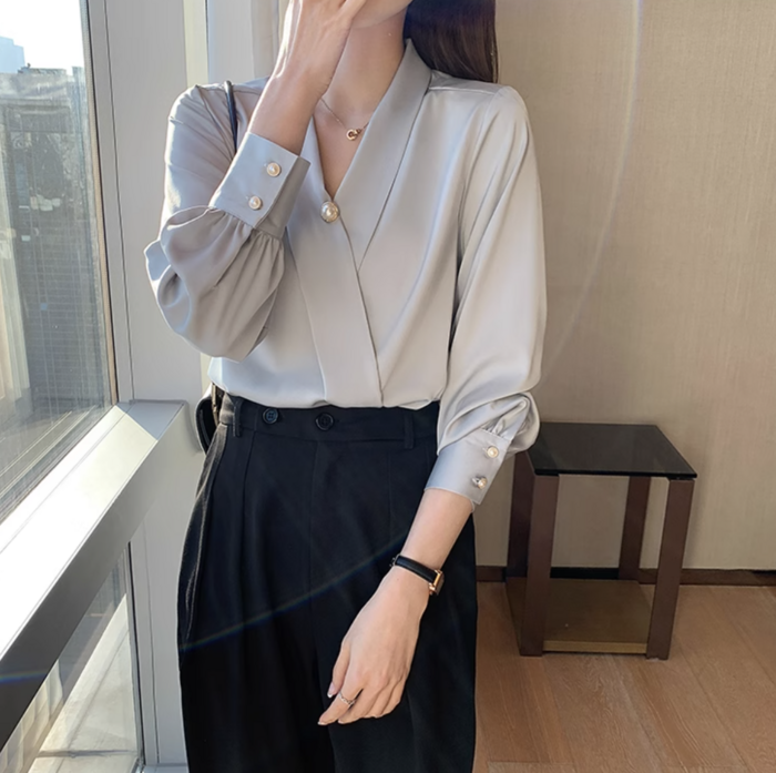 【新品タグ付】骨格ストレートさんおすすめ♡ 骨格ストレートクロスVネックパールシャツ シャツ/カットソー