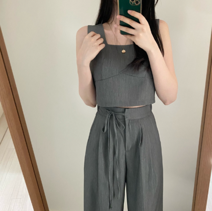 黒 Vネック キャップスリーブ ワイドレッグ パンツセットアップ 黒 Vネック キャップスリーブ ワイドレッグ パンツセットアップ