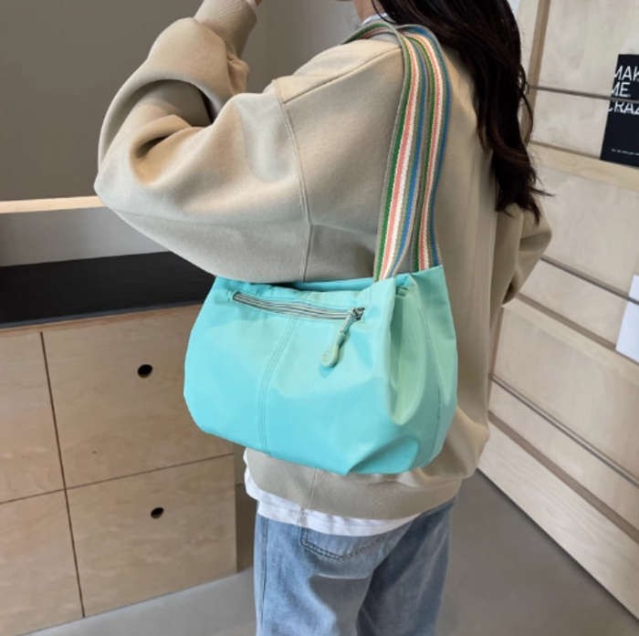 TOMMY JEANS トミージーンズ ヘリテージショルダーバッグ