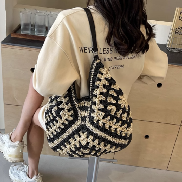 しょこ。　meer. トライアングルショルダーバッグ TRIANGULER SHOULDER BAG /BLK・WHT F76 - MEER.