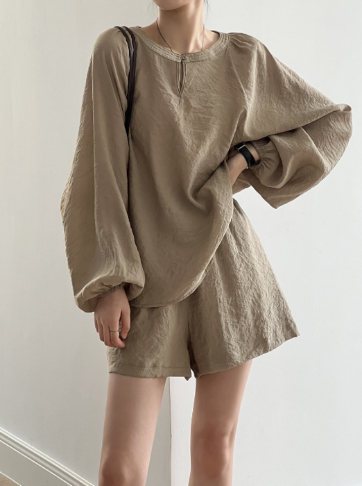 骨格ナチュラルオーバーサイズシャツ+ショートパンツ