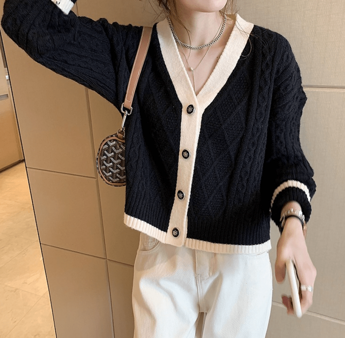 骨格ウェーブケーブル編みバイカラーVネックカーディガン（トップス